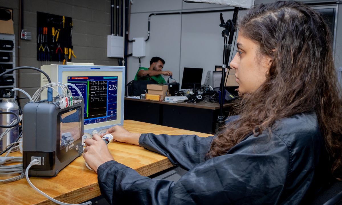 Técnica de Arkmeds utilizando Waller para verificar respuestas funcionales de un monitor.